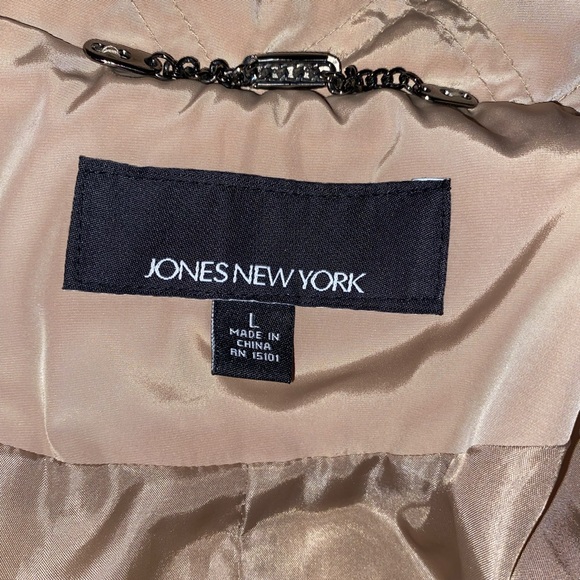 JONES NEW YORK QUILTED LIGHT BEIGE JACKET GOLD WITH POCKETS 1 INSIDE - Picture 1 of 6